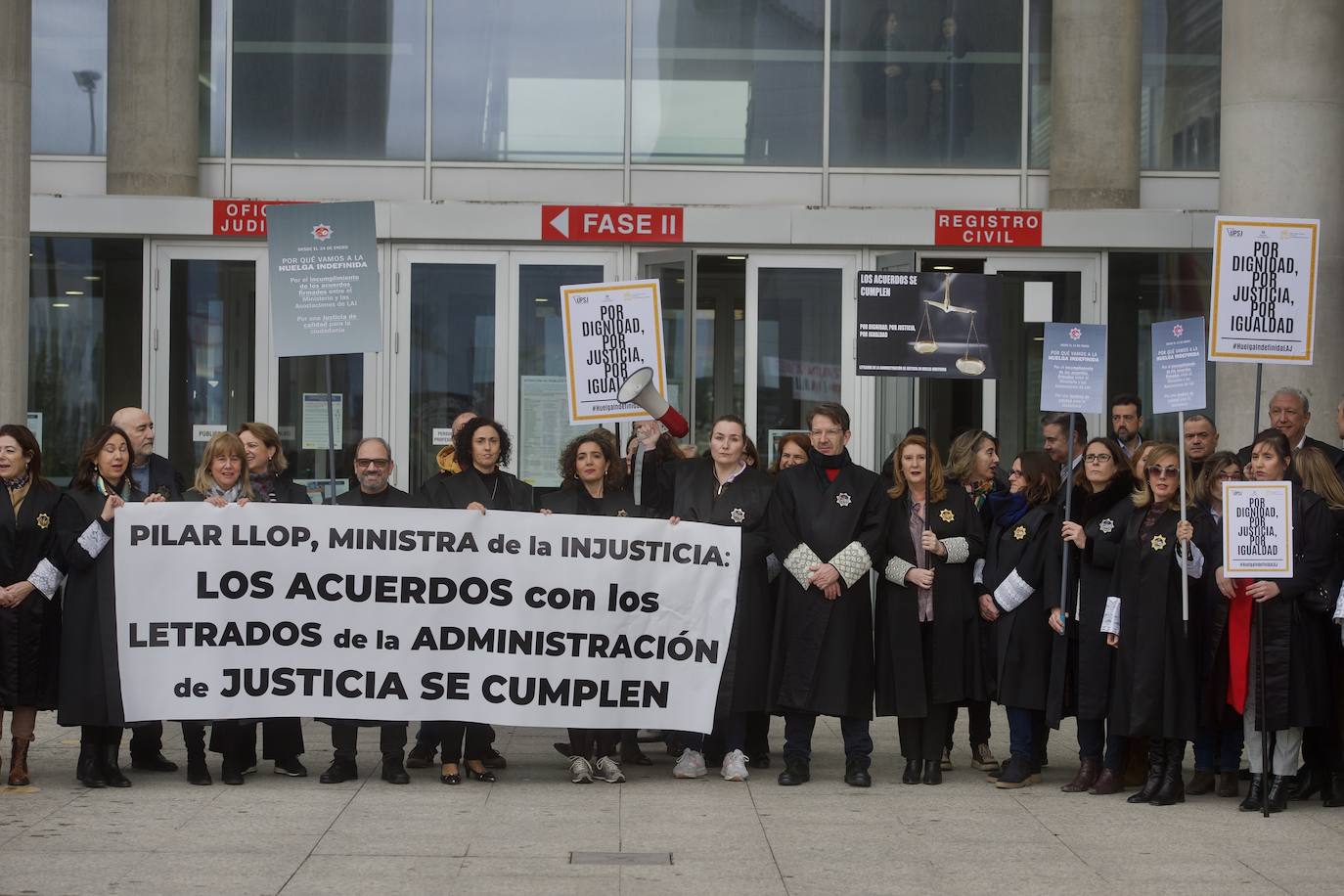 Fotos: La protesta de los letrados en la Ciudad de la Justicia de Mucia