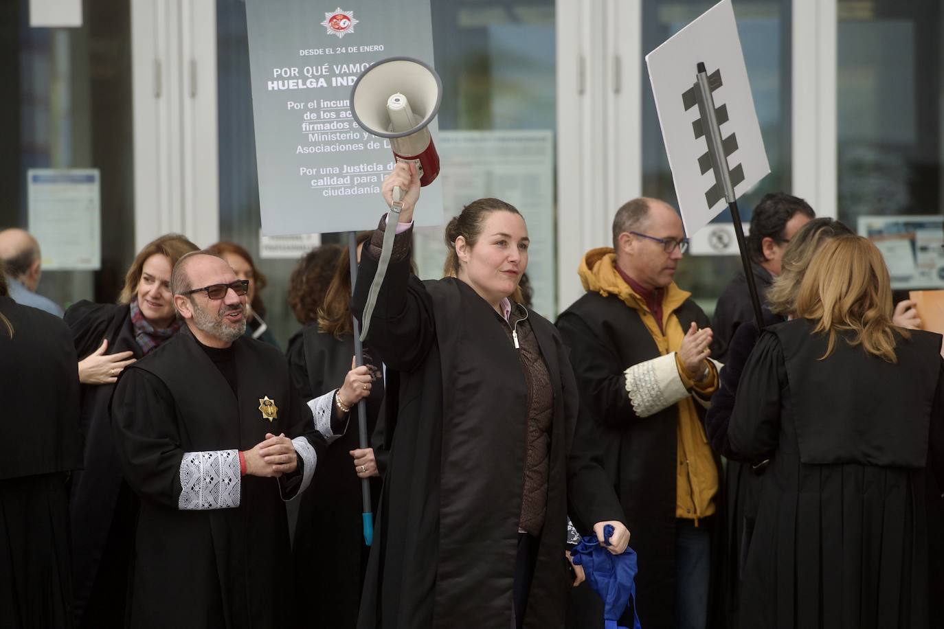 Fotos: La protesta de los letrados en la Ciudad de la Justicia de Mucia