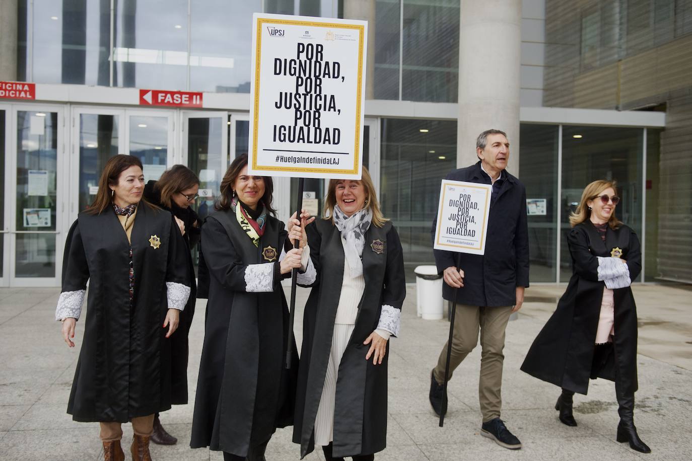 Fotos: La protesta de los letrados en la Ciudad de la Justicia de Mucia