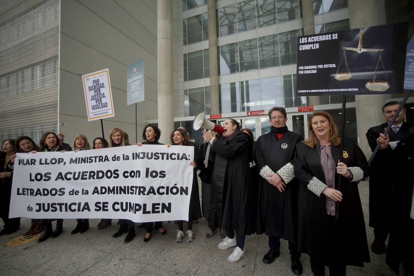Fotos: La protesta de los letrados en la Ciudad de la Justicia de Mucia