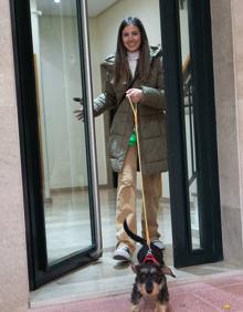 Imagen secundaria 2 - Laura Sánchez, con otros perros que ha cuidado.