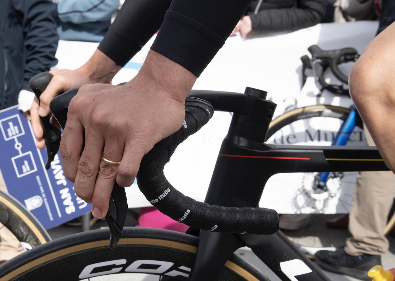 Fotos: Gotas de sudor, lluvia y barro en la Vuelta Ciclista a la Región de Murcia 2023