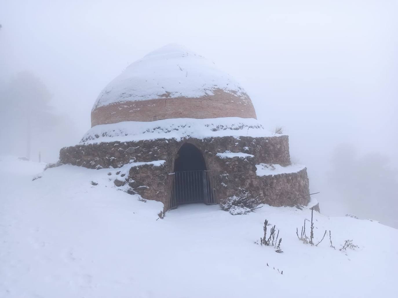 Fotos: Las cumbres de Sierra Espuña se tiñen de blanco por la nieve