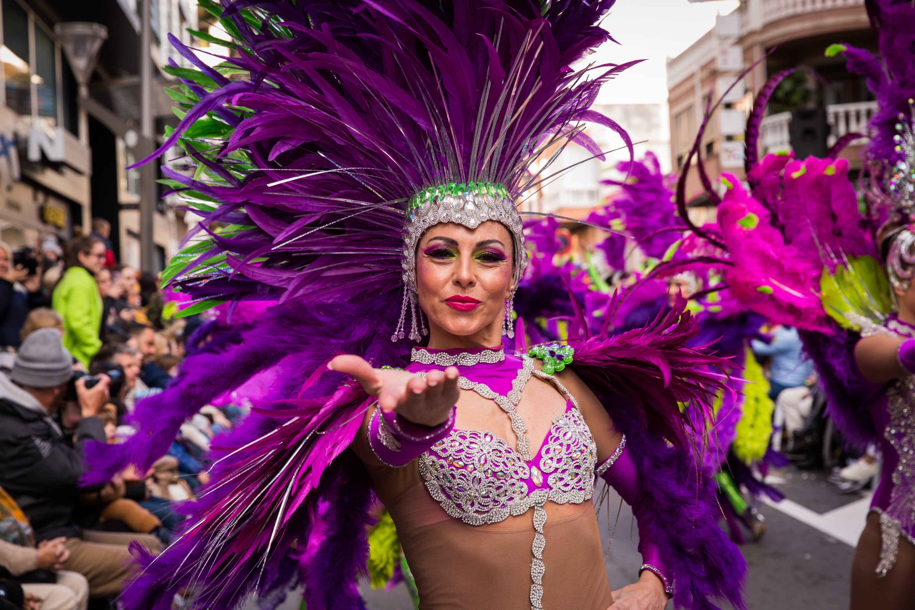 Fotos: Brillante estallido de color y buen baile del carnaval de Torrevieja