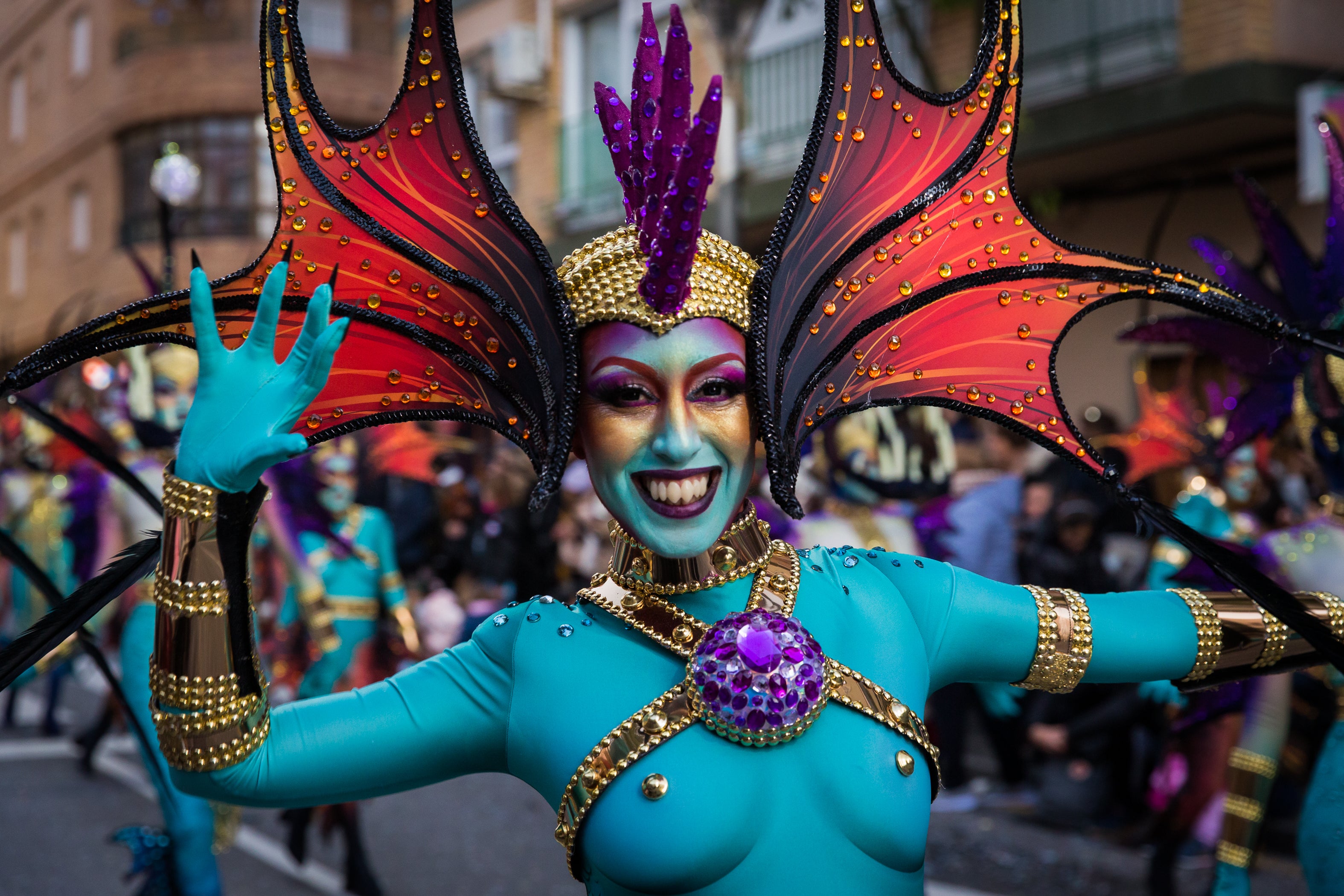 Fotos: Brillante estallido de color y buen baile del carnaval de Torrevieja