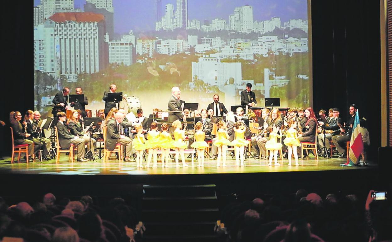 Concierto solidario a beneficio de la Asociación Española contra el Cáncer.