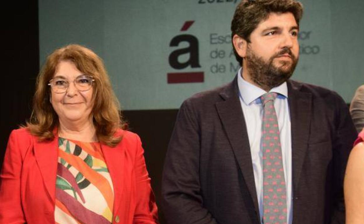 Mabel Campuzano y Fernando López Miras, durante un acto público.