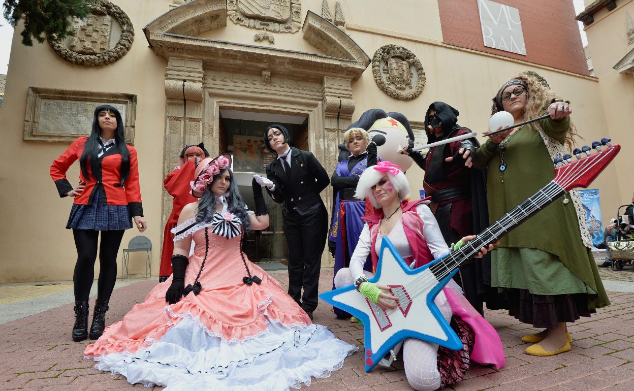 Presentación de la 8ª edición del Winter Freak en la puerta del Mubam en Murcia. 