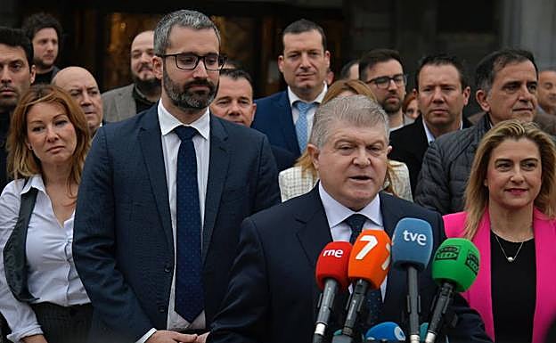 Vélez pide a López Miras un «cara a cara» sobre agua e insiste que la desalación aportará más de la que quite el Trasvase