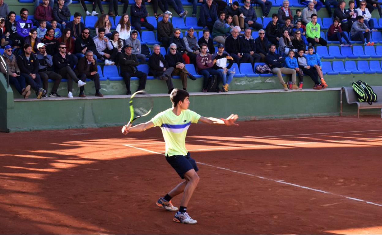 Carlos Alcaraz, en el partido que le dio su primer punto ATP, hace cinco años en Murcia. 