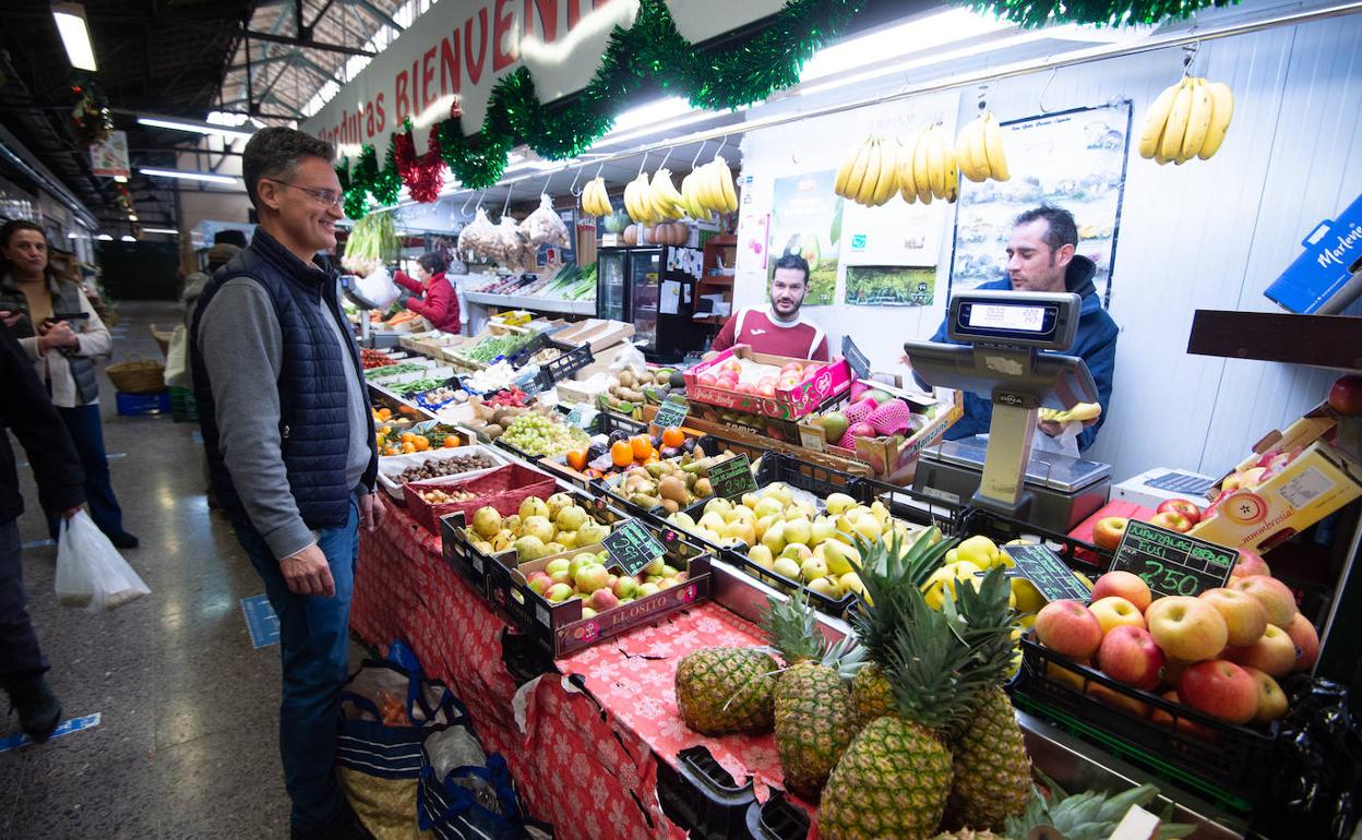 Clientes en el Mercado de Verónicas, en una foto de archivo.