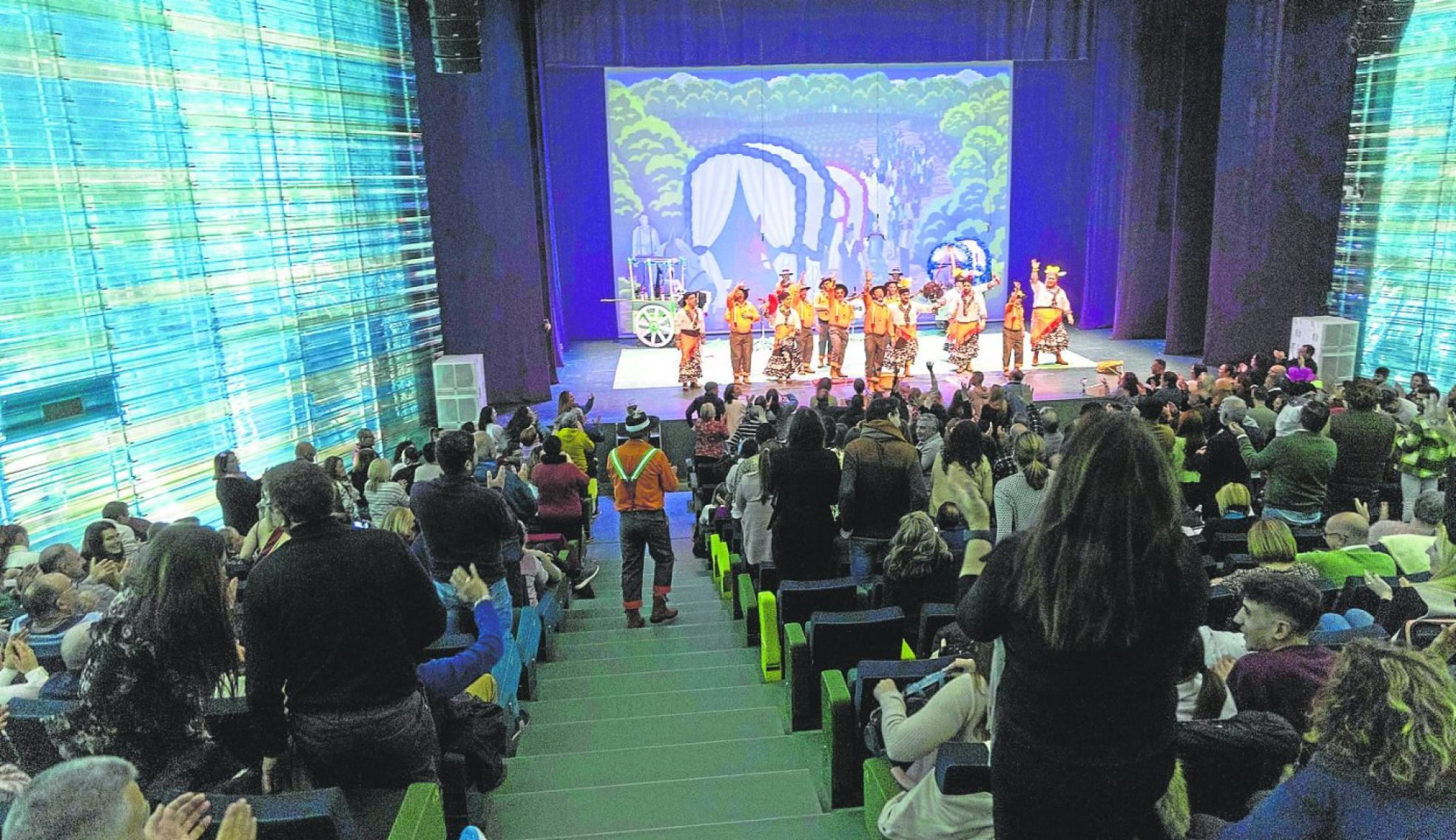 Los Robinsones de la Isla, en su actuación de la primera semifinal en El Batel.P. S. / AGM