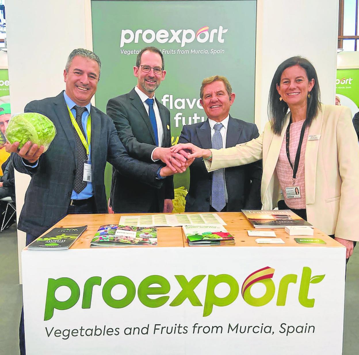 Fernando Gómez; Kai Mangelberger, director de Fruit Logistica; Mariano Zapata y Silvia de Juanes (representante de Fruit Logistica en España). 