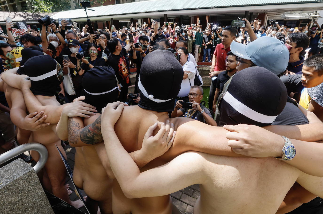 Fotos: Desnudo simbólico en Filipinas