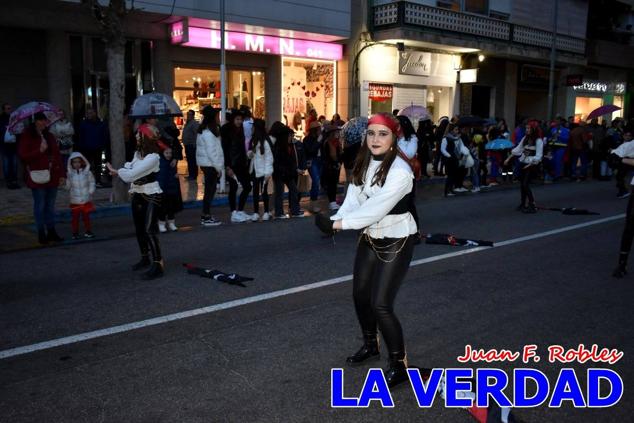 Las avenidas Prolongación y Gran Vía de Caravaca de la Cruz acogieron el Desfile de Carnaval de 2023. La creatividad, el colorido, la música y un ambiente festivo contrarrestaron las inclemencias meteorológicas. 