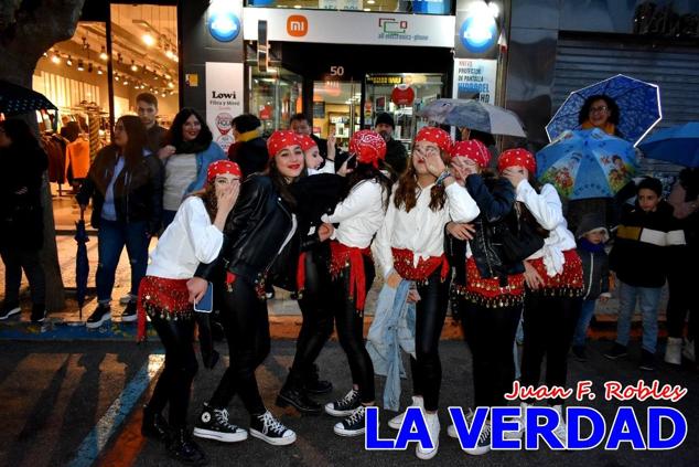Las avenidas Prolongación y Gran Vía de Caravaca de la Cruz acogieron el Desfile de Carnaval de 2023. La creatividad, el colorido, la música y un ambiente festivo contrarrestaron las inclemencias meteorológicas. 