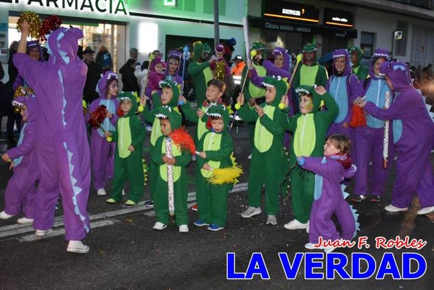 Las avenidas Prolongación y Gran Vía de Caravaca de la Cruz acogieron el Desfile de Carnaval de 2023. La creatividad, el colorido, la música y un ambiente festivo contrarrestaron las inclemencias meteorológicas. 