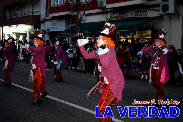 Las avenidas Prolongación y Gran Vía de Caravaca de la Cruz acogieron el Desfile de Carnaval de 2023. La creatividad, el colorido, la música y un ambiente festivo contrarrestaron las inclemencias meteorológicas. 