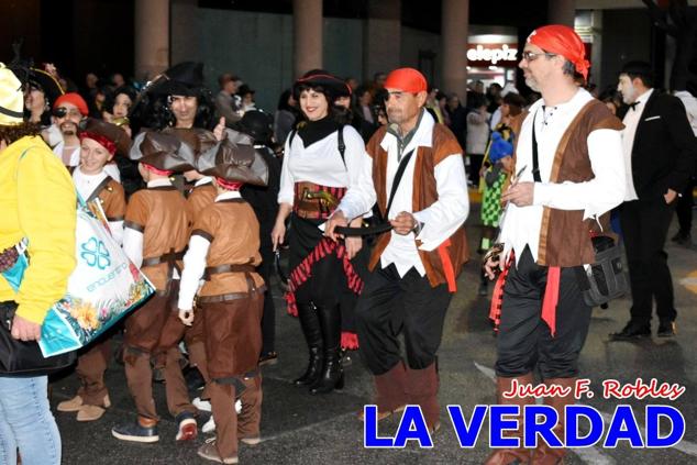 Las avenidas Prolongación y Gran Vía de Caravaca de la Cruz acogieron el Desfile de Carnaval de 2023. La creatividad, el colorido, la música y un ambiente festivo contrarrestaron las inclemencias meteorológicas. 