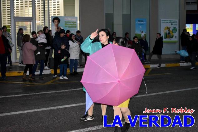 Las avenidas Prolongación y Gran Vía de Caravaca de la Cruz acogieron el Desfile de Carnaval de 2023. La creatividad, el colorido, la música y un ambiente festivo contrarrestaron las inclemencias meteorológicas. 