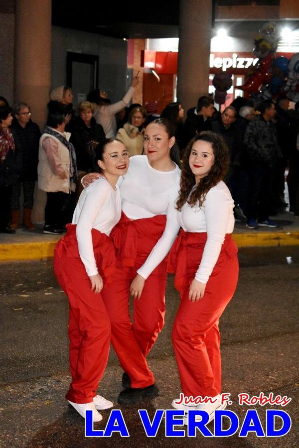 Las avenidas Prolongación y Gran Vía de Caravaca de la Cruz acogieron el Desfile de Carnaval de 2023. La creatividad, el colorido, la música y un ambiente festivo contrarrestaron las inclemencias meteorológicas. 