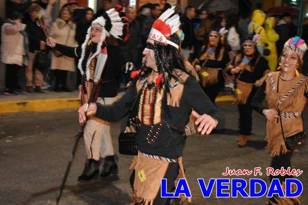 Las avenidas Prolongación y Gran Vía de Caravaca de la Cruz acogieron el Desfile de Carnaval de 2023. La creatividad, el colorido, la música y un ambiente festivo contrarrestaron las inclemencias meteorológicas. 