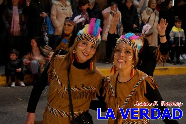 Las avenidas Prolongación y Gran Vía de Caravaca de la Cruz acogieron el Desfile de Carnaval de 2023. La creatividad, el colorido, la música y un ambiente festivo contrarrestaron las inclemencias meteorológicas. 