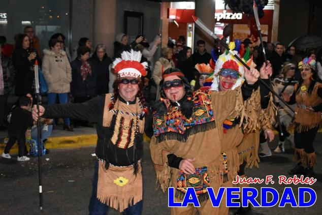 Las avenidas Prolongación y Gran Vía de Caravaca de la Cruz acogieron el Desfile de Carnaval de 2023. La creatividad, el colorido, la música y un ambiente festivo contrarrestaron las inclemencias meteorológicas. 