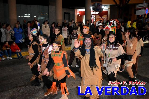 Las avenidas Prolongación y Gran Vía de Caravaca de la Cruz acogieron el Desfile de Carnaval de 2023. La creatividad, el colorido, la música y un ambiente festivo contrarrestaron las inclemencias meteorológicas. 