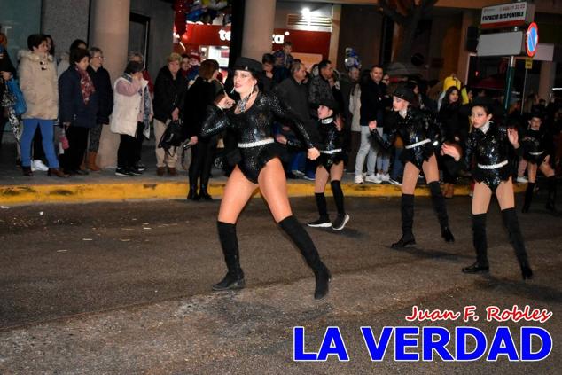 Las avenidas Prolongación y Gran Vía de Caravaca de la Cruz acogieron el Desfile de Carnaval de 2023. La creatividad, el colorido, la música y un ambiente festivo contrarrestaron las inclemencias meteorológicas. 