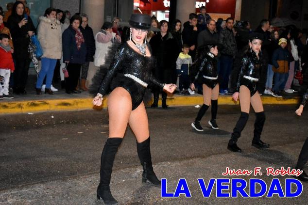 Las avenidas Prolongación y Gran Vía de Caravaca de la Cruz acogieron el Desfile de Carnaval de 2023. La creatividad, el colorido, la música y un ambiente festivo contrarrestaron las inclemencias meteorológicas. 