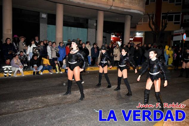 Las avenidas Prolongación y Gran Vía de Caravaca de la Cruz acogieron el Desfile de Carnaval de 2023. La creatividad, el colorido, la música y un ambiente festivo contrarrestaron las inclemencias meteorológicas. 