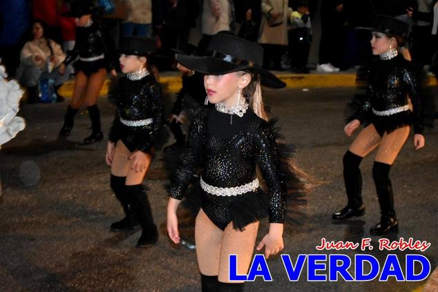 Las avenidas Prolongación y Gran Vía de Caravaca de la Cruz acogieron el Desfile de Carnaval de 2023. La creatividad, el colorido, la música y un ambiente festivo contrarrestaron las inclemencias meteorológicas. 