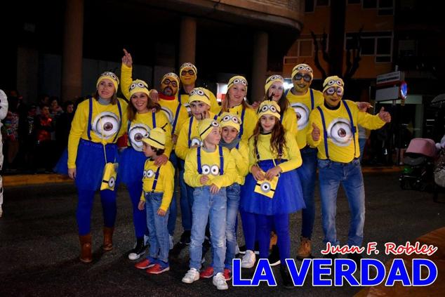 Las avenidas Prolongación y Gran Vía de Caravaca de la Cruz acogieron el Desfile de Carnaval de 2023. La creatividad, el colorido, la música y un ambiente festivo contrarrestaron las inclemencias meteorológicas. 