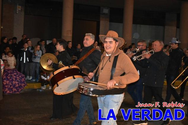 Las avenidas Prolongación y Gran Vía de Caravaca de la Cruz acogieron el Desfile de Carnaval de 2023. La creatividad, el colorido, la música y un ambiente festivo contrarrestaron las inclemencias meteorológicas. 