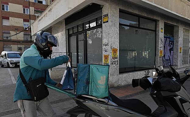 Los locales no cuentan con distintivos, como este del barrio de La Fama.