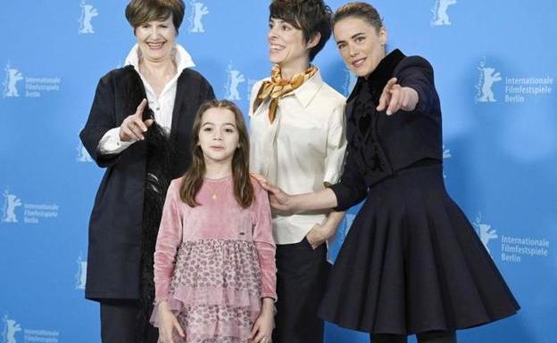 The actresses Itziar Lazkano, Sofia Otero and Patricia López Arnaiz together with the director Estibaliz Urresola this morning at the Berlinale.