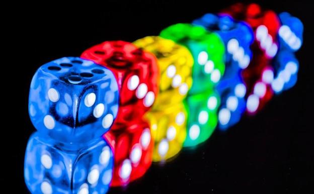 ¿Por qué no hay dados de cinco caras?