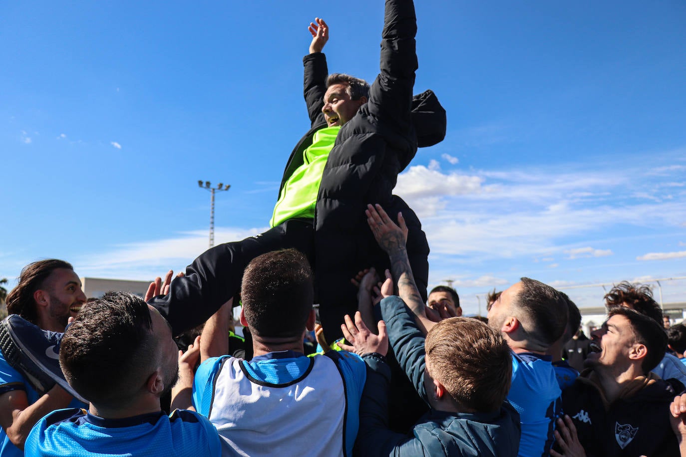 Fotos: Fiesta en Llano de Brujas por la vuelta del Plus Ultra a Tercera