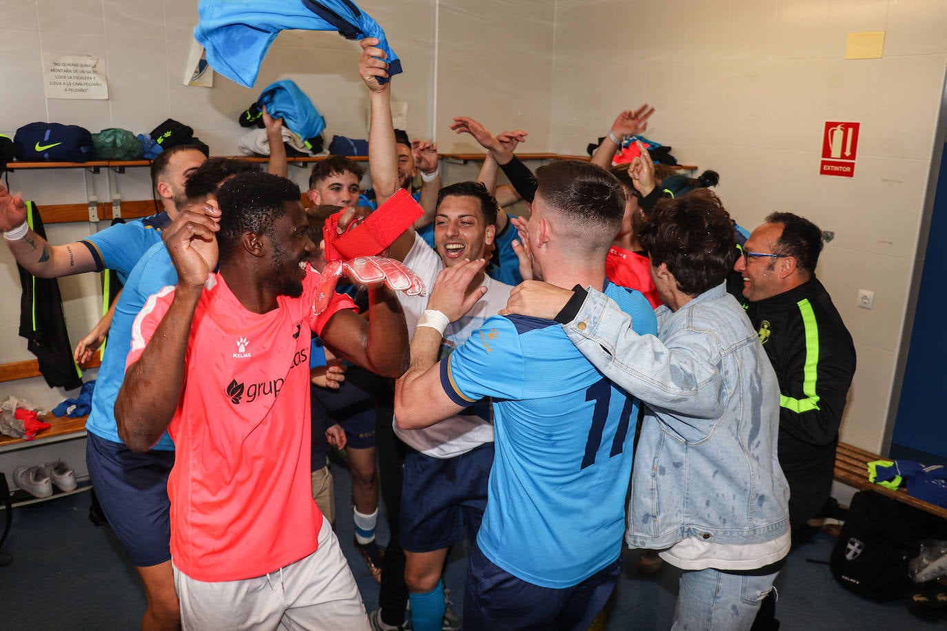 Fotos: Fiesta en Llano de Brujas por la vuelta del Plus Ultra a Tercera