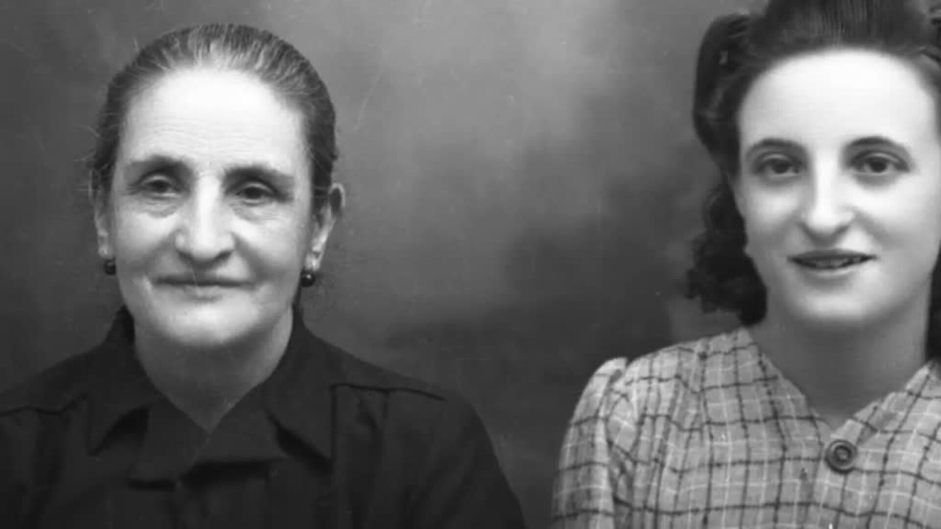 Se busca la identidad de 300 mujeres anónimas que aparecen en viejas fotos del Archivo de la Real Maestranza de Caballería de Ronda