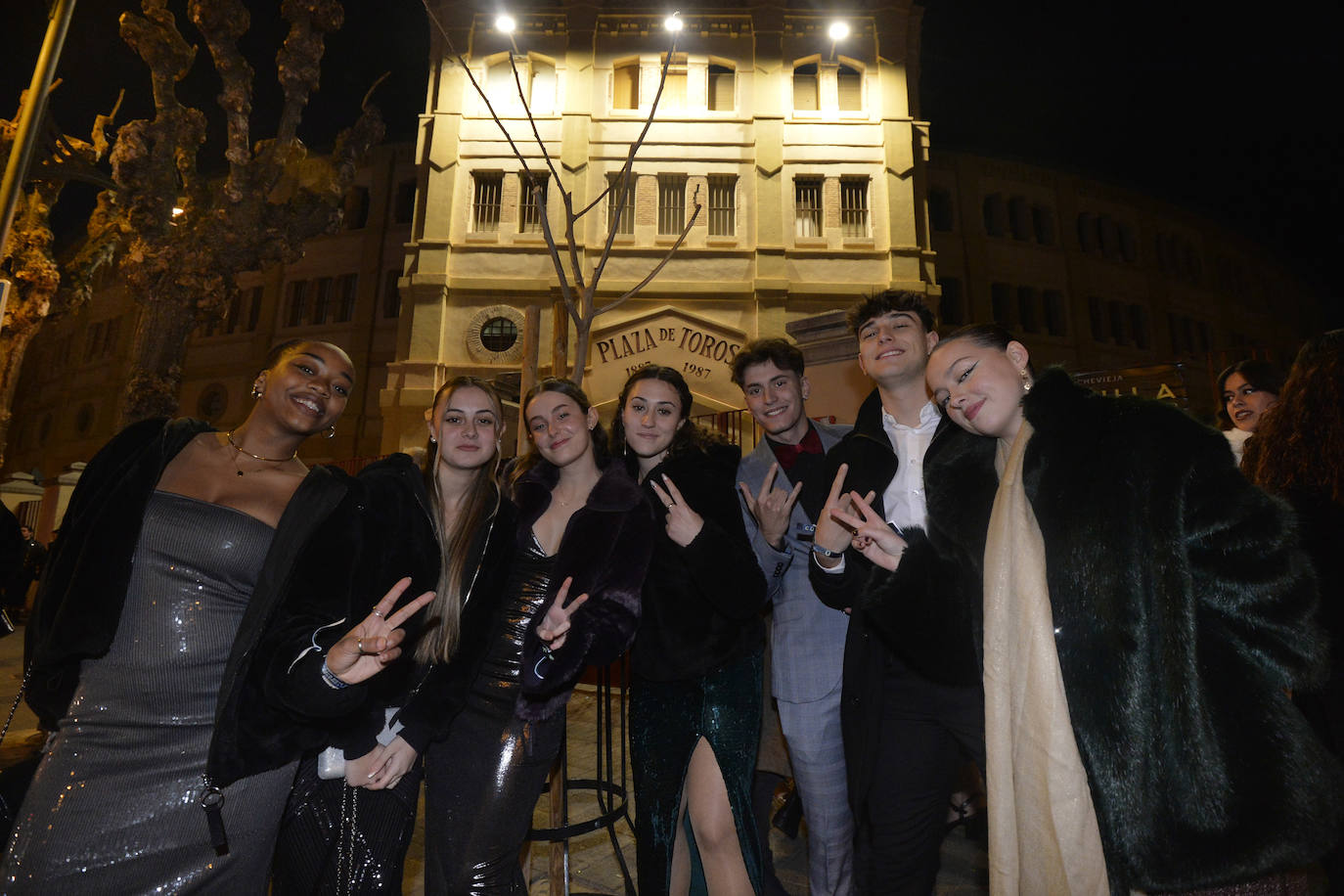 Brindis y ambiente festivo en Murcia para celebrar la Nochevieja