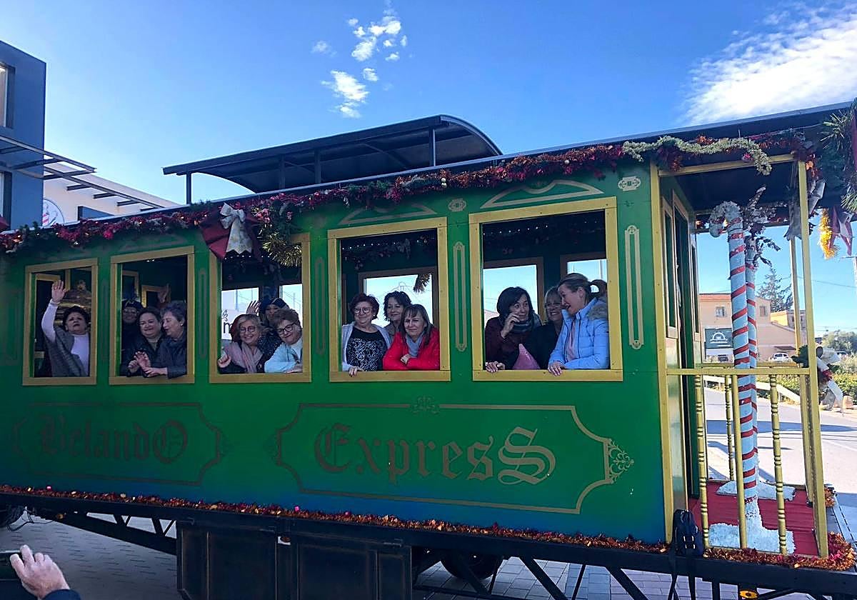 Vagón de los Pajes Reales que visita estos días las pedanías.