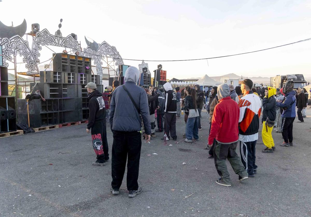 Asistentes a la 'rave' de Fuente Álamo.