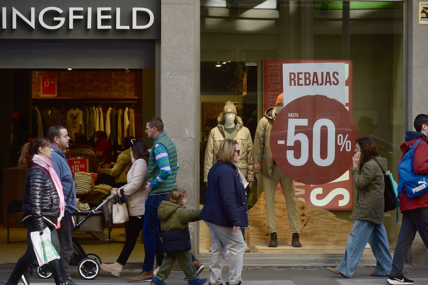 Las imágenes del comienzo de las rebajas en Murcia