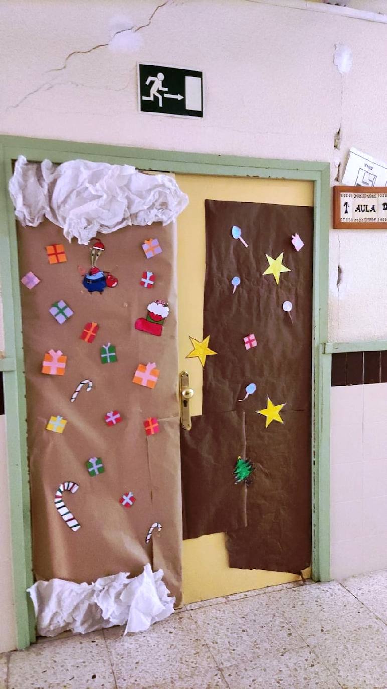 I Concurso de decoración de Puertas Navideñas en el IES San Juan de la Cruz en Caravaca