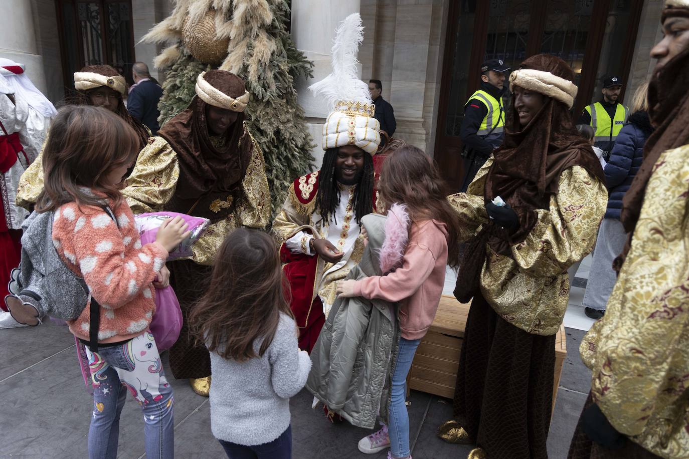 Desembarco de los Reyes Magos en Cartagena, en imágenes
