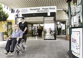 Acceso al Hospital Vega Baja, en una foto de archivo.