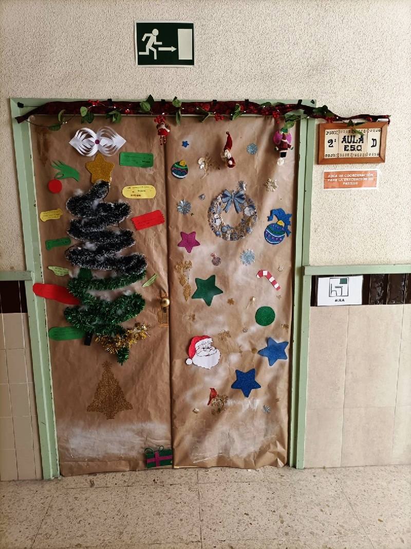 I Concurso de decoración de Puertas Navideñas en el IES San Juan de la Cruz en Caravaca
