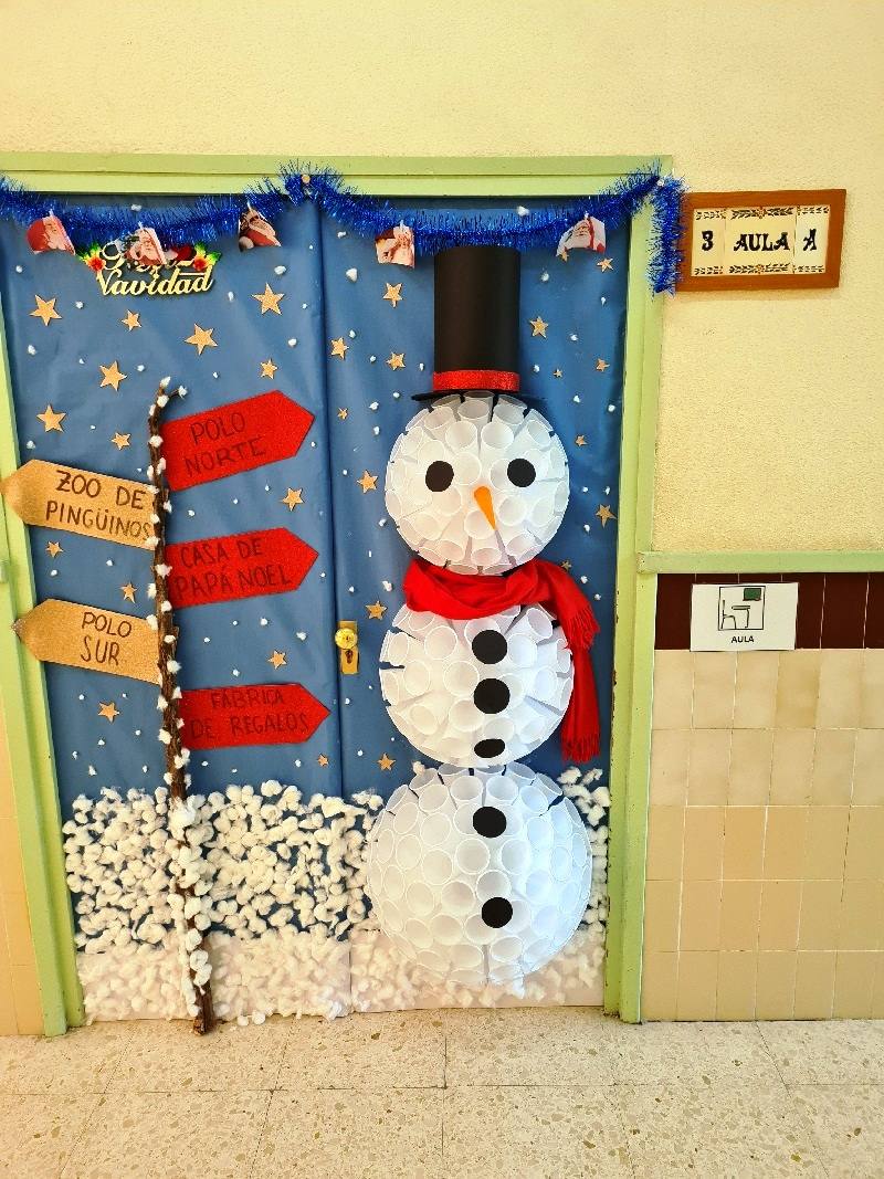 I Concurso de decoración de Puertas Navideñas en el IES San Juan de la Cruz en Caravaca